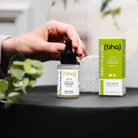 3770005 Face Serum_2% Salicylic Acid_Lifestyle-1