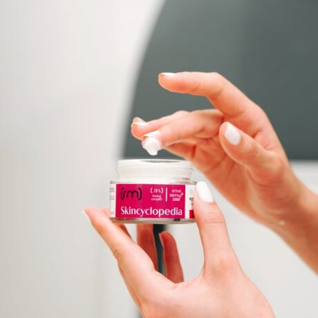 3770070 Night Face Cream_20% Firming Complex_Lifestyle-2