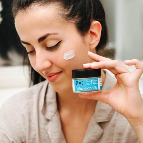 3770071 Face Cream_20% Hydrating Complex_Lifestyle-1